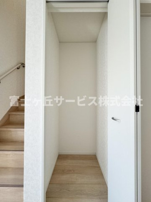 【収納】 | 静岡市清水区蜂ヶ谷 5期 新築一戸建て 3号棟 | リビングにある収納です