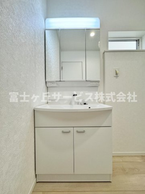 【独立洗面台】 | 静岡市清水区蜂ヶ谷 5期 新築一戸建て 3号棟 | 朝の身支度に便利な独立洗面台です