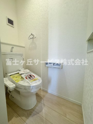 【トイレ】 | 静岡市清水区蜂ヶ谷 5期 新築一戸建て 3号棟 | 1Fトイレです
2Fにも同タイプのトイレがあります