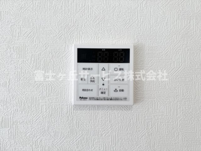 【発電・温水設備】 | 静岡市清水区蜂ヶ谷 5期 新築一戸建て 3号棟 | リビングからも操作ができて便利です