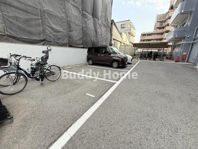 グランドール南栄の駐車場