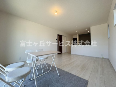 【居間・リビング】 | 焼津市利右衛門 3期 新築一戸建て 2号棟 | リビングダイニングです