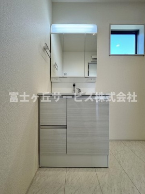 【独立洗面台】 | 焼津市利右衛門 3期 新築一戸建て 2号棟 | 朝の身支度に便利な独立洗面台です