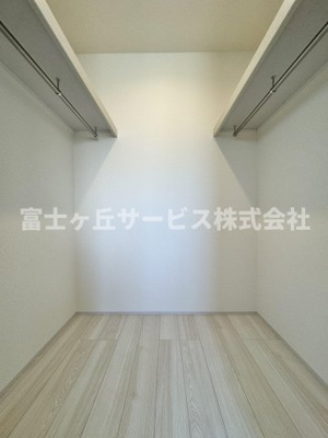 【収納】 | 焼津市利右衛門 3期 新築一戸建て 2号棟 | 収納豊富なウォークインクローゼット