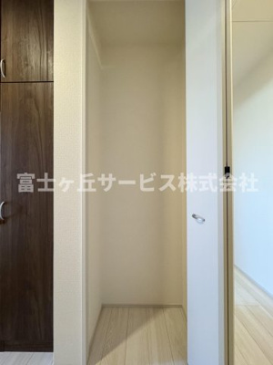 【収納】 | 焼津市利右衛門 3期 新築一戸建て 2号棟 | 玄関にあるシューズクロークです