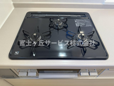 【その他】 | 焼津市利右衛門 3期 新築一戸建て 3号棟 | 3口コンロがあります