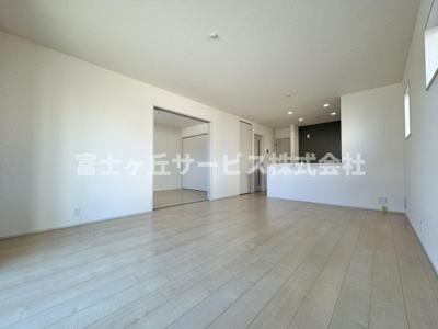 【居間・リビング】 | 焼津市利右衛門 3期 新築一戸建て 3号棟 | リビングダイニングです