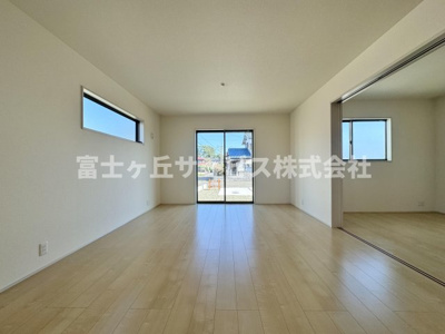 【居間・リビング】 | 焼津市利右衛門 3期 新築一戸建て 3号棟 | リビングです