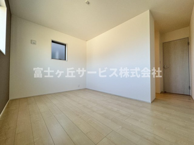 【寝室】 | 焼津市利右衛門 3期 新築一戸建て 3号棟 | 落ち着いて過ごせる寝室です