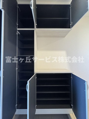 【収納】 | 焼津市利右衛門 3期 新築一戸建て 3号棟 | 玄関にある収納です