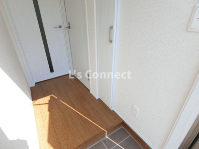 【玄関】 | N.Crest | 背の高い下駄箱で靴も収納できます。