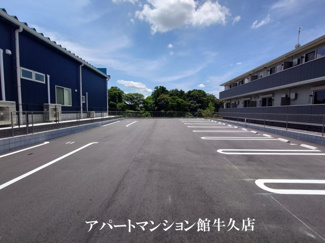 【駐車場】