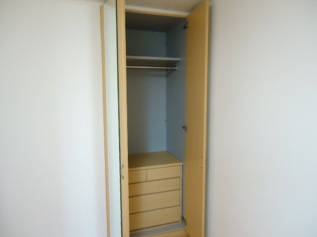 メゾン・ルミナスⅠの収納|クローゼット1　オープン