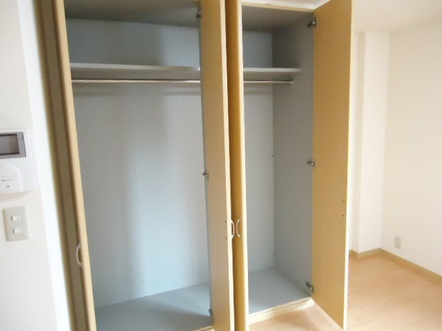 メゾン・ルミナスⅠの収納|クローゼット2　オープン