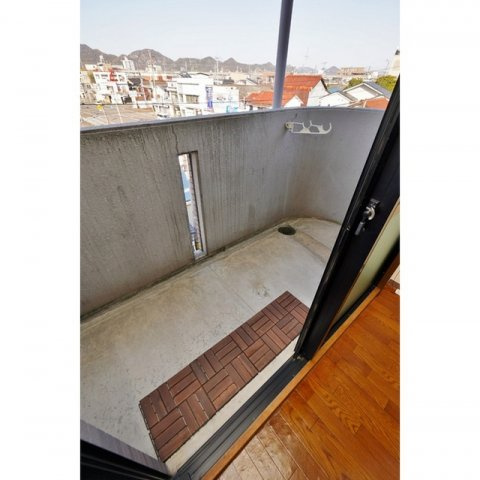 岐阜市加納安良町のアパートのバルコニー|北向き