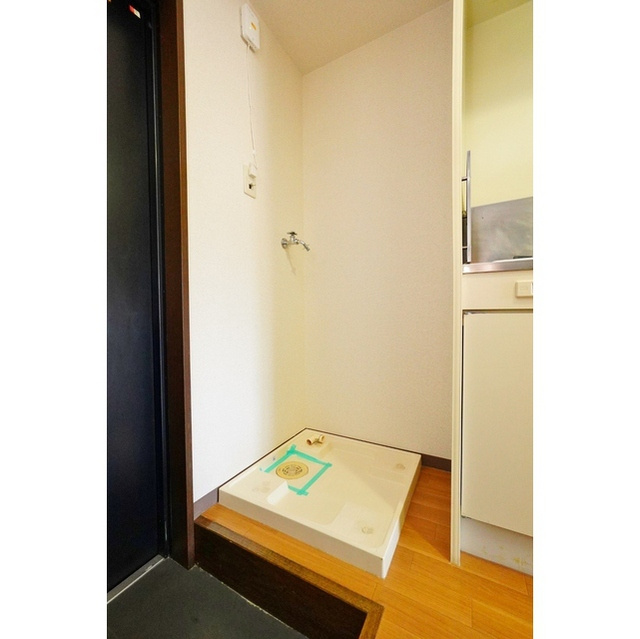 岐阜市加納安良町のアパートの内装|室内洗濯機置き場