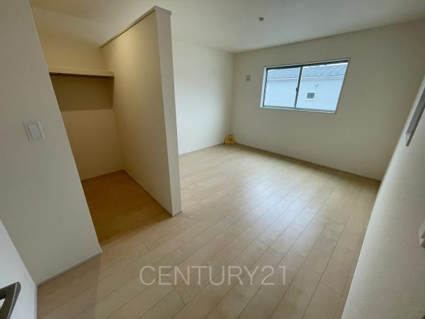 伊勢崎市長沼町第4 5号棟の洋室|２面採光の明るい洋室です。