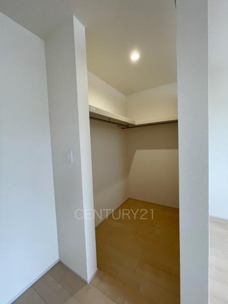 伊勢崎市長沼町第4 5号棟の収納|ハンガーパイプ付きクローゼットです。