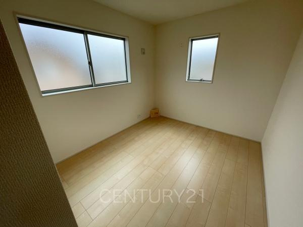 伊勢崎市長沼町第4 5号棟の洋室|２面採光の明るい洋室です。