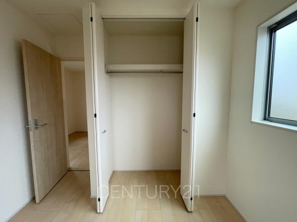 伊勢崎市長沼町第4 5号棟の収納|ハンガーパイプ付きクローゼットです。