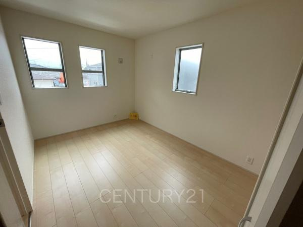 伊勢崎市長沼町第4 5号棟の洋室|２面採光の明るい洋室です。