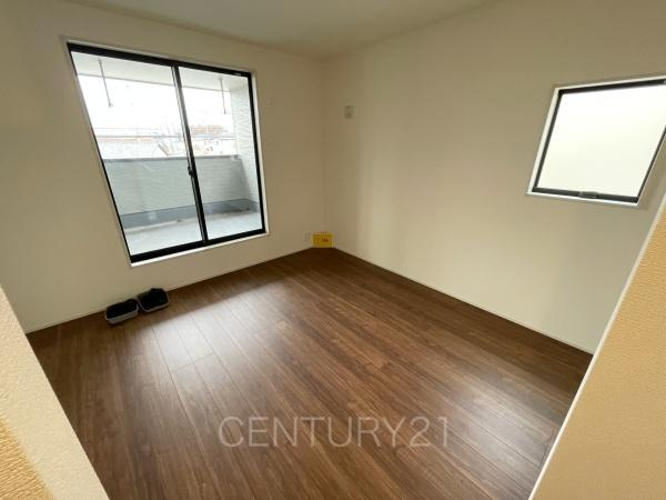 伊勢崎市長沼町第4 4号棟の洋室|２面採光の明るい洋室です。