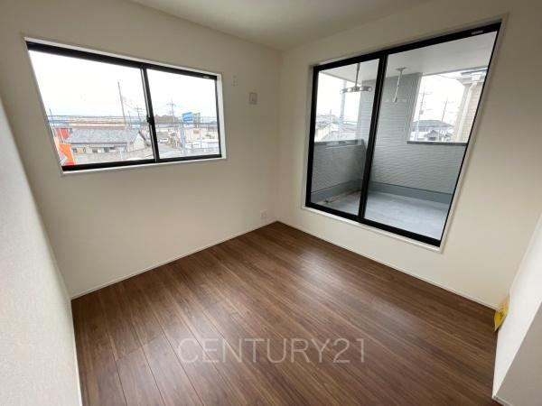 伊勢崎市長沼町第4 4号棟の洋室|２面採光の明るい洋室です。