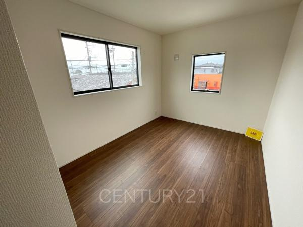 伊勢崎市長沼町第4 4号棟の洋室|２面採光の明るい洋室です。