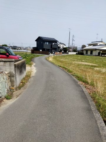 西条市楠甲595-1　土地の周辺|現地写真（西側　道路）