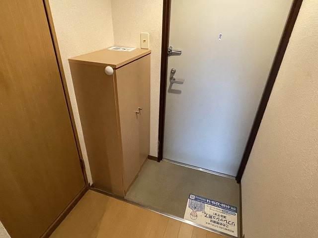 【玄関】 | リバーサイドヒルズ | 落ち着いた玄関です（同棟別室施工例）