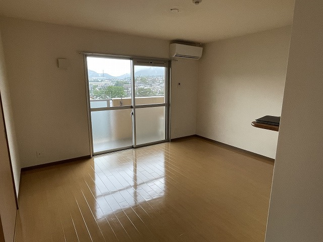 【居間・リビング】 | リバーサイドヒルズ | ゆったり過ごせる居間です（同棟別室施工例）