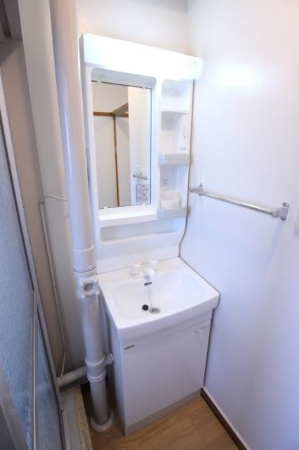 垂水農住団地７号棟の洗面所