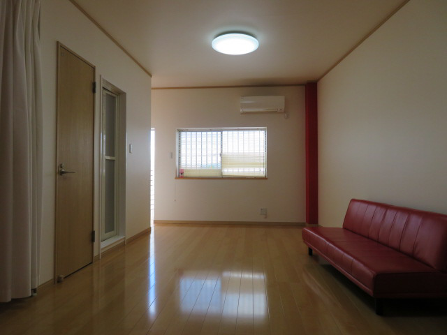 カーサ西飾磨の洋室
