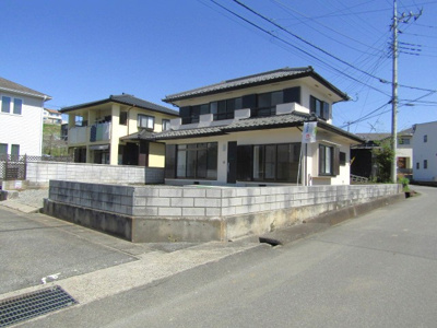 【外観】 | 【再生住宅】甲斐市団子新居 | 外はこのようになっています