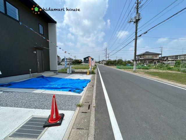 北本市西高尾23-1期　新築戸建　リナージュ10の前面道路含む現地写真