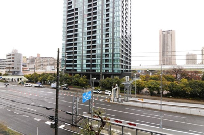 【外観】 | ローレルハイツ北天満１号棟 | 東側は広い道路があるので採光良好です♪