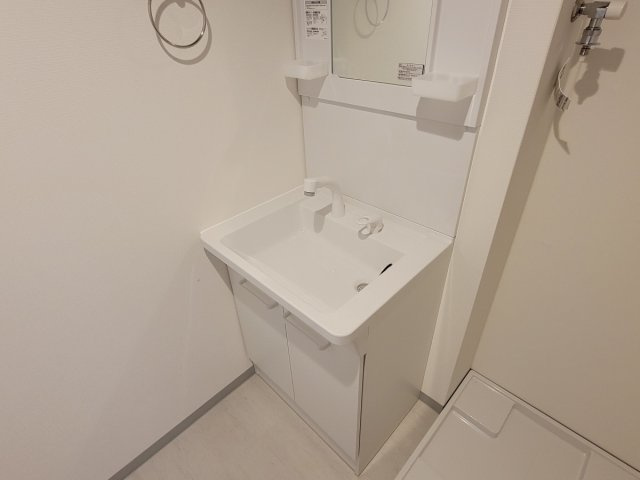 CRASTINE魚住町の洗面所