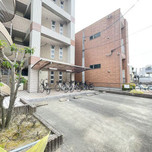 Crear fの駐車場