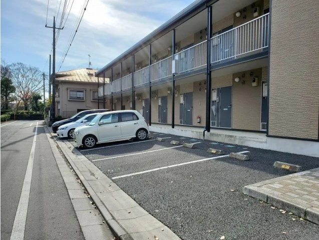 レオパレスセレーノの駐車場