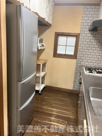 ６５１９３　岐阜市川部中古戸建てのキッチン