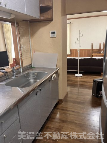 ６５１９３　岐阜市川部中古戸建てのキッチン