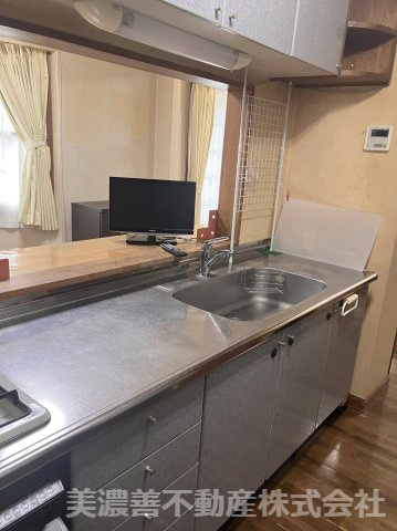 ６５１９３　岐阜市川部中古戸建てのキッチン