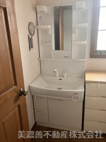 ６５１９３　岐阜市川部中古戸建ての洗面所