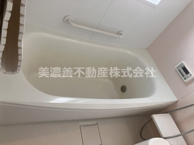 ６５１９３　岐阜市川部中古戸建ての浴室
