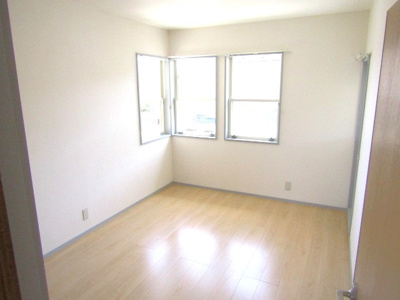 【洋室】 | 【再生住宅】南アルプス市山寺 | 明るい洋室です