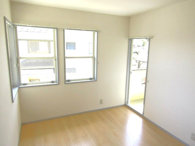 【洋室】 | 【再生住宅】南アルプス市山寺 | 明るい洋室です