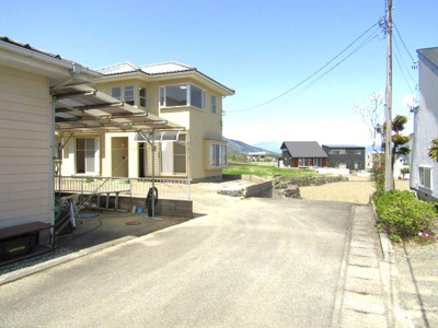【前面道路含む現地写真】 | 【再生住宅】南アルプス市山寺 | 前面道路含む現地写真です