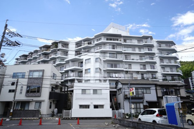 【外観】 | 【上質リノベ】高須マンション | 【資料には掲載していない情報】
物件の陽当りや通風・仕様設備やお部屋の大きさの比較、
近隣・周辺環境や街並みなど、資料には掲載していない情報が
現地にはたくさんあります。是非ご確認ください。