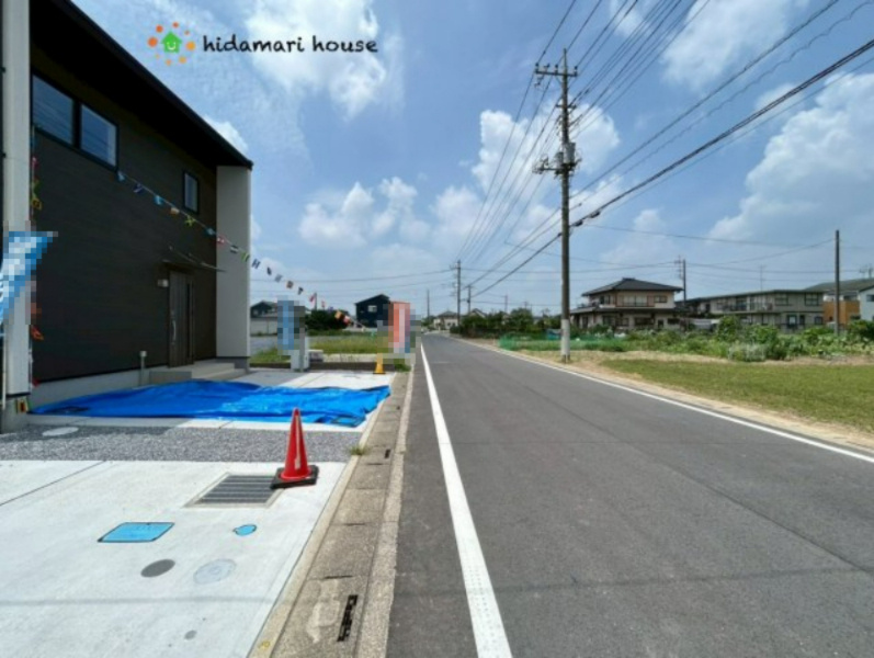 北本市西高尾第1期　新築戸建　リナージュ11の前面道路含む現地写真