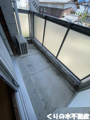 【バルコニー】 | ラ・コーベルⅡ | 暖かな日差しのふりそそぐバルコニー